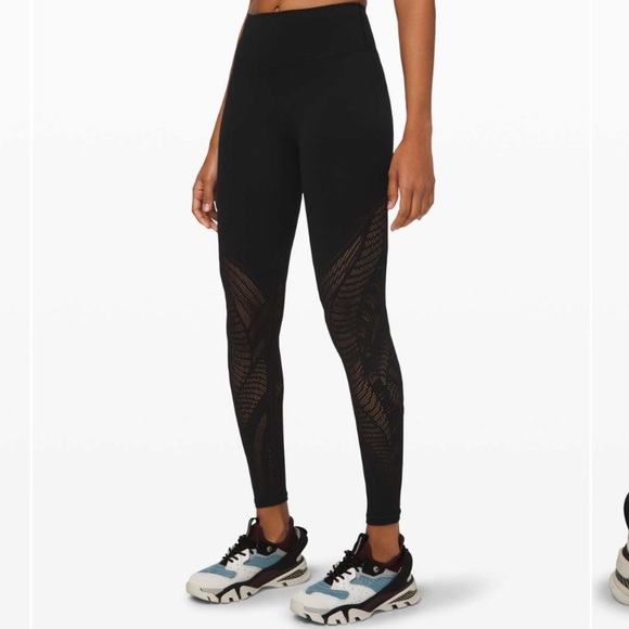 Lululemon Reveal Tight 26" Aurora Black Leggings Size 8 - Picture 3 of 4